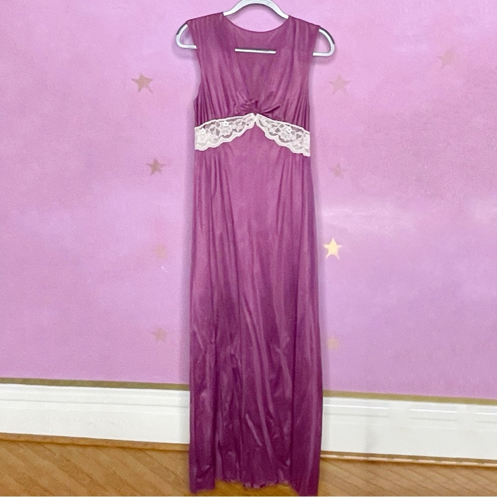 Vintage BARAD LONG NIGHTGOWN BURGUNDY WITH LACE INSET TIE FRONT SIZE SMALL *READ